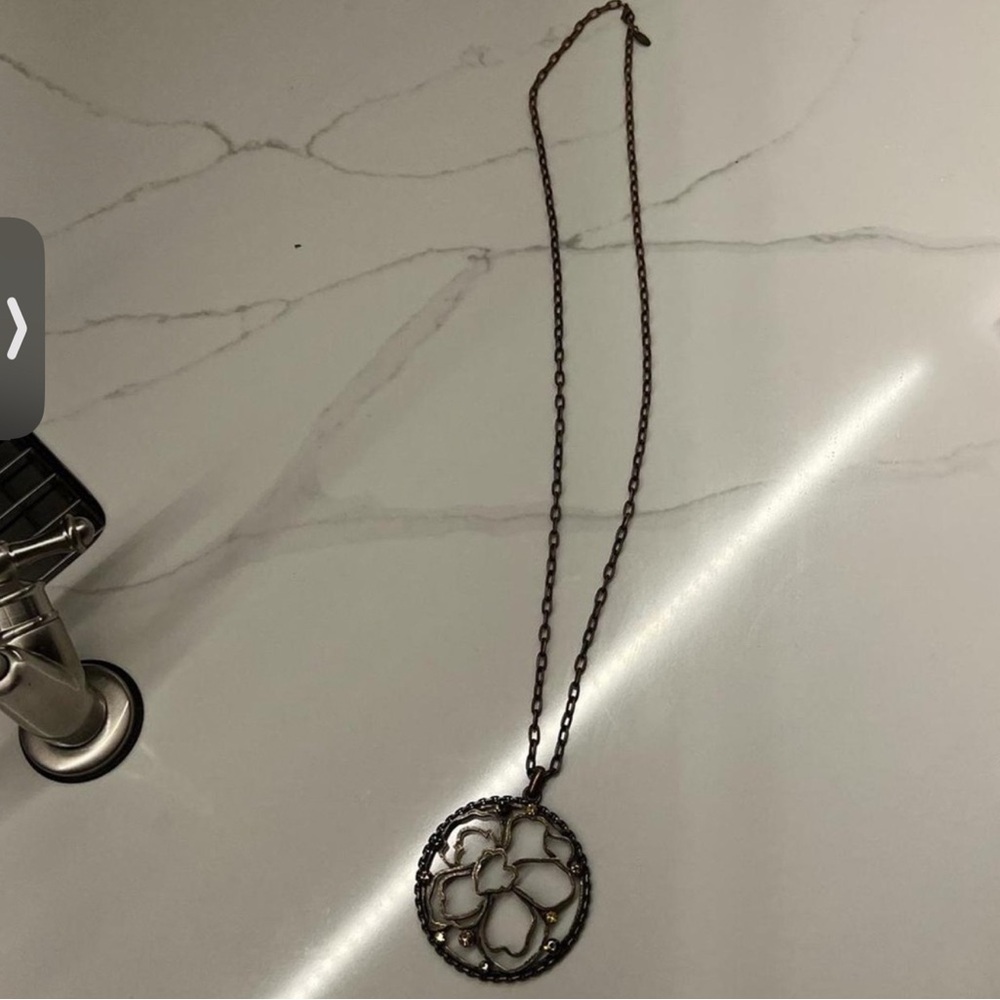 Elegant flower Pendant Necklace
